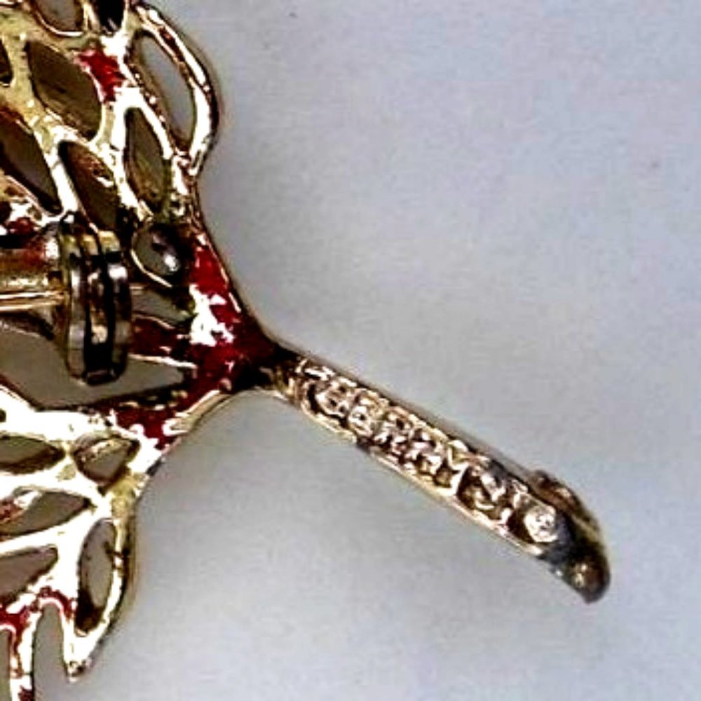 Vintage Gerry's Filagree Gold Tone Leaf Skeleton Brooch - Picture 5 of 5